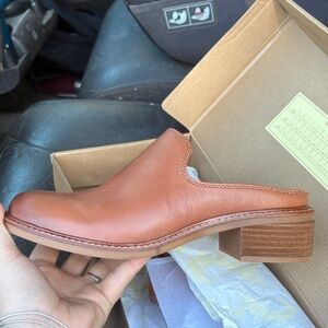 Soffe Tan Leather Slip-On Mule